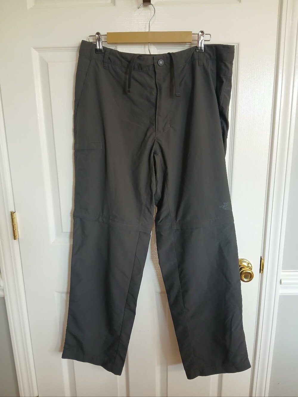 The North Face Men's Dark Gray Cargo Pants Gorpcore Athleisure Hiking Outdoor